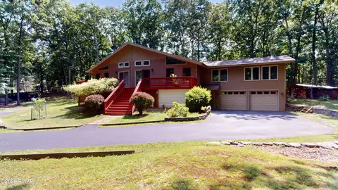132 Southwynd Dr, Milford, PA 18337