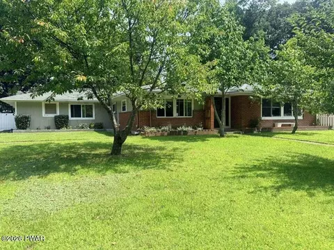 12 Mae Ln, Matamoras, PA 18336