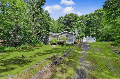 127 Lone Pine Bay Rd, Hawley, PA 18428