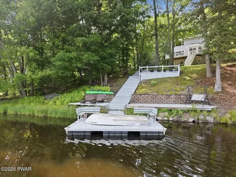 176 Spruce Lake Dr, Milford, PA 18337