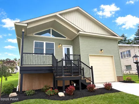 1270 Franklin St, Old Forge, PA 18518