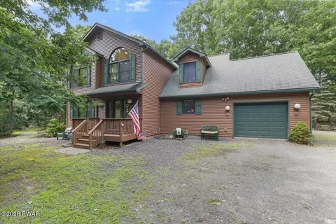 8 Cedar Ct, Lakeville, PA 18438