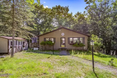 125 N Forrest Dr, Milford, PA 18337