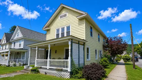 404 River St, Hawley, PA 18428