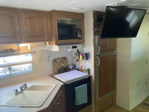 109 Powhatan Dr, Shohola, PA 18458
