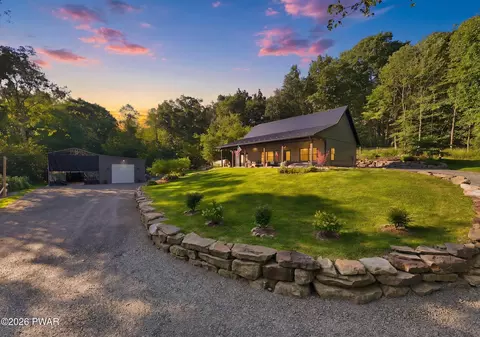 135 Creamery Rd, Greentown, PA 18426