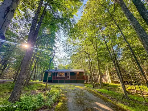 1352 Fountain Dr, Newfoundland, PA 18445