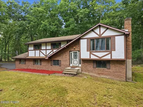 171 Seneca Dr, Milford, PA 18337