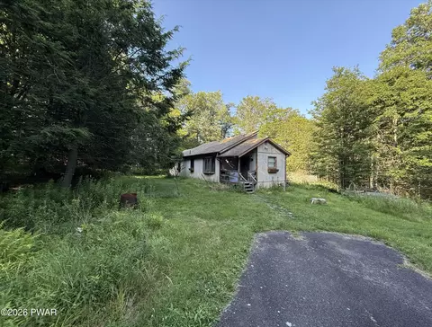 120 Hemlock Ter, Greentown, PA 18426