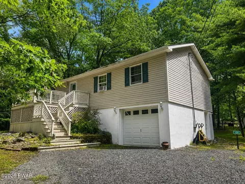 115 Tink Wig Dr, Hawley, PA 18428