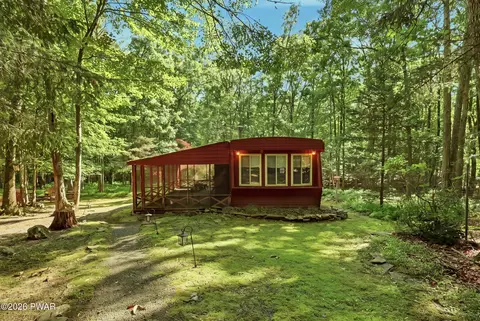 57 Deer Park Ln, Hawley, PA 18428