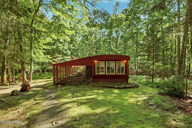 57 Deer Park Ln, Hawley, PA 18428