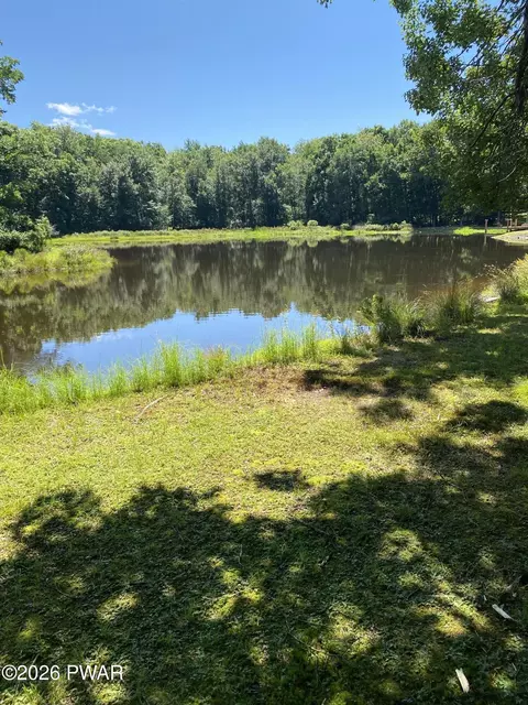 141 Wild Meadow Dr, Milford, PA 18337
