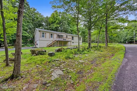 4 Rockway Ct, Lake Ariel, PA 18436