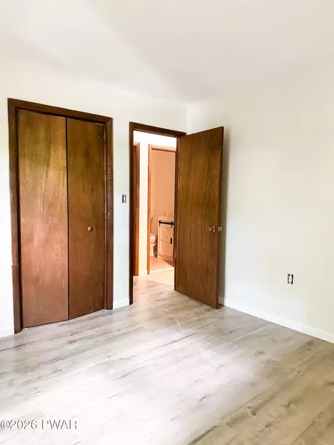 Bedroom - 297 Saunders Dr, Bushkill, PA 18324 photo 1 of 2