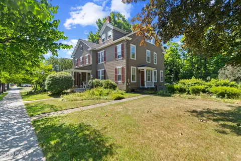 208 W Harford St, Milford, PA 18337