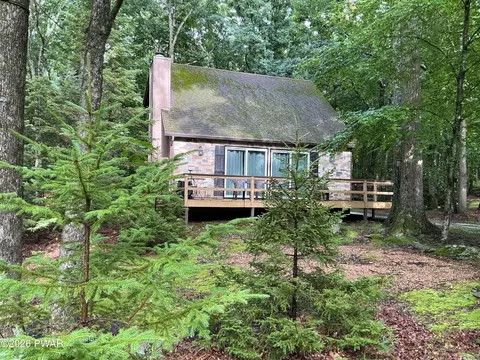 100 S Shore Dr, Milford, PA 18337