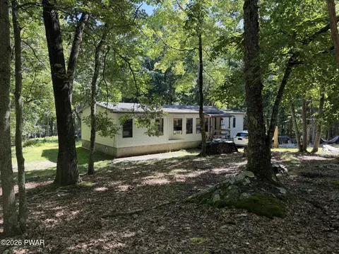 104 White Oak Dr, Shohola, PA 18458