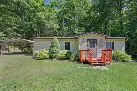 49 Sunrise Ave, Hawley, PA 18428