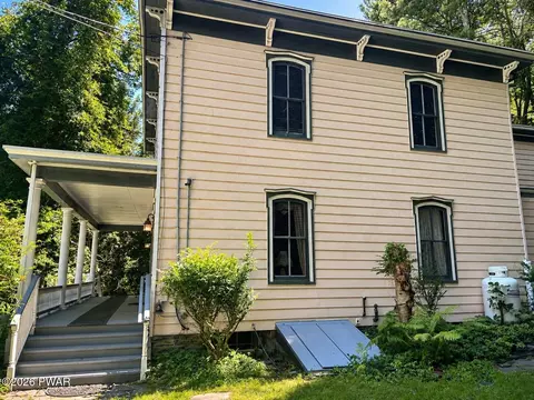 532 Atkinson St, Hawley, PA 18428