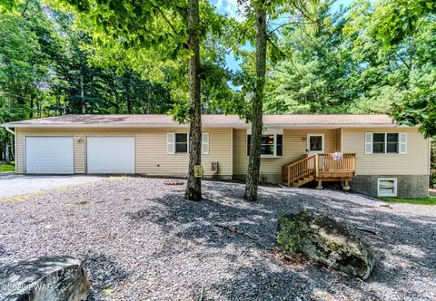 124 Claudine Ln, Dingmans Ferry, PA 18328