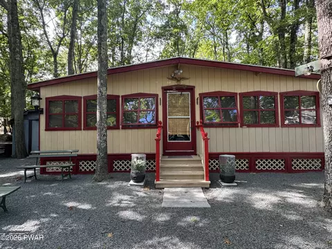140 Paupack Dr, Shohola, PA 18458