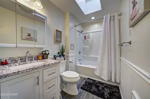 Bath - 103 E Beaver Dam Rd, Tafton, PA 18464 photo 2 of 4