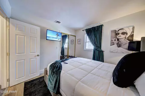 Bedroom - 103 E Beaver Dam Rd, Tafton, PA 18464 photo 9 of 9