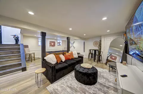 Living - 103 E Beaver Dam Rd, Tafton, PA 18464 photo 4 of 5