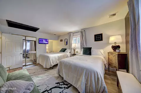 Bedroom - 103 E Beaver Dam Rd, Tafton, PA 18464 photo 6 of 9