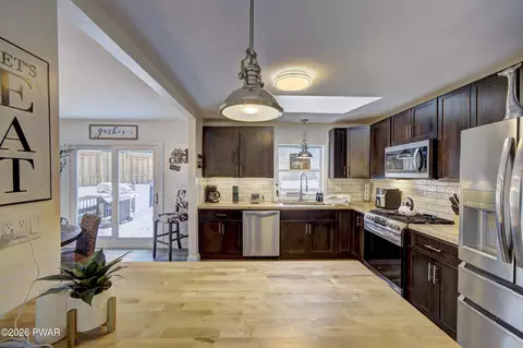 Kitchen - 103 E Beaver Dam Rd, Tafton, PA 18464 photo 4 of 4