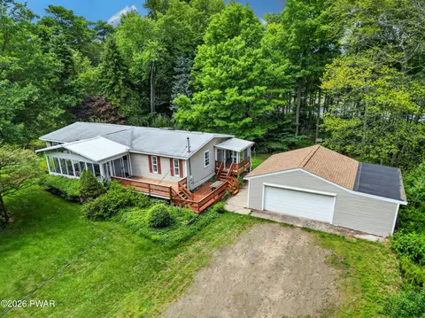 144 Buckskin Dr, Greentown, PA 18426