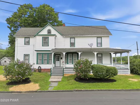 200 Delaware Dr, Matamoras, PA 18336