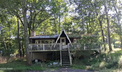 101 Daisy Ln, Dingmans Ferry, PA 18328