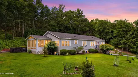 50 Woodland Dr, Beach Lake, PA 18405