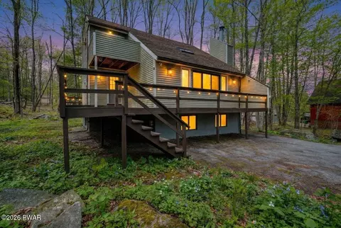 10 Garden Dr, Hamlin, PA 18427