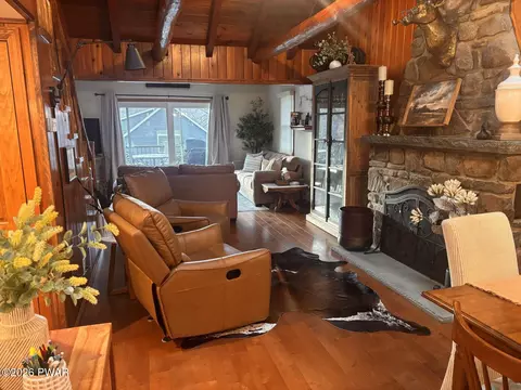 106 Bent Rd, Greentown, PA 18426
