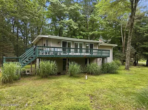 128 Cherry Point Cir, Canadensis, PA 18325