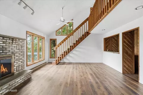 194 Stafford Dr, Bushkill, PA 18324