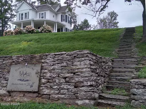 7 Terrace Ln, Tyler Hill, PA 18469