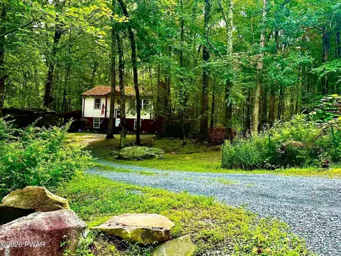 113 Blueridge Ln, Hawley, PA 18428