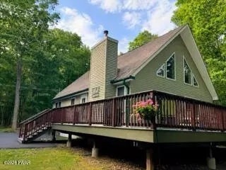 105 Doe Ct, Hawley, PA 18428