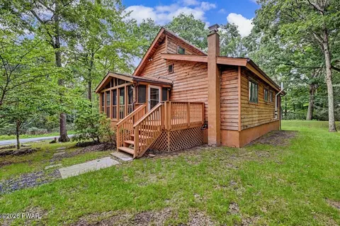 185 Maple Dr, Shohola, PA 18458