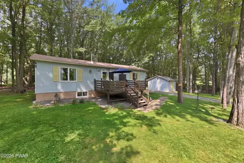 80 Lake Shore Dr, Waymart, PA 18472