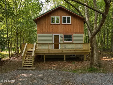 139 Lake View Cir, Hawley, PA 18428