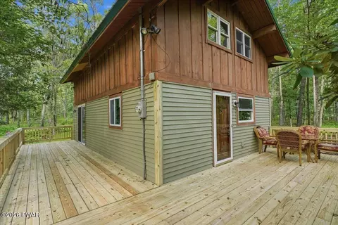 139 Lake View Cir, Hawley, PA 18428