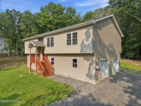 101 Apple Dr, Milford, PA 18337