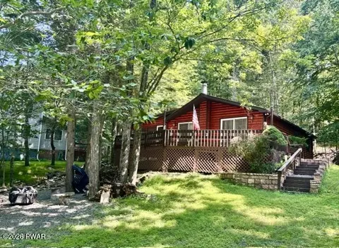 1179 Beaver Lake Dr, Lake Ariel, PA 18436