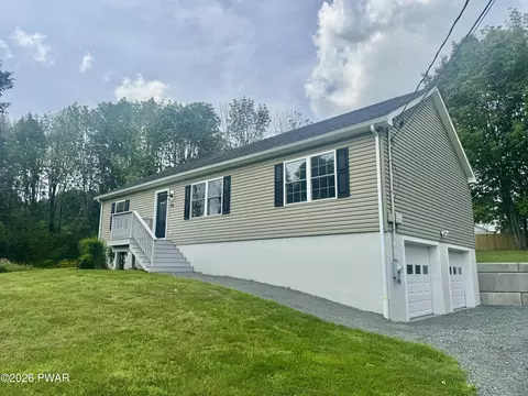 44 Long Meadow Dr, Honesdale, PA 18431