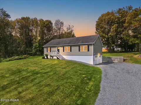 44 Long Meadow Dr, Honesdale, PA 18431